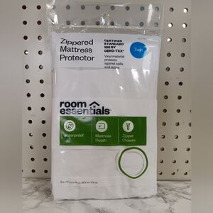 Twin Zippered Mattress Protector Room Essentials Vinyl Material Waterproof New
